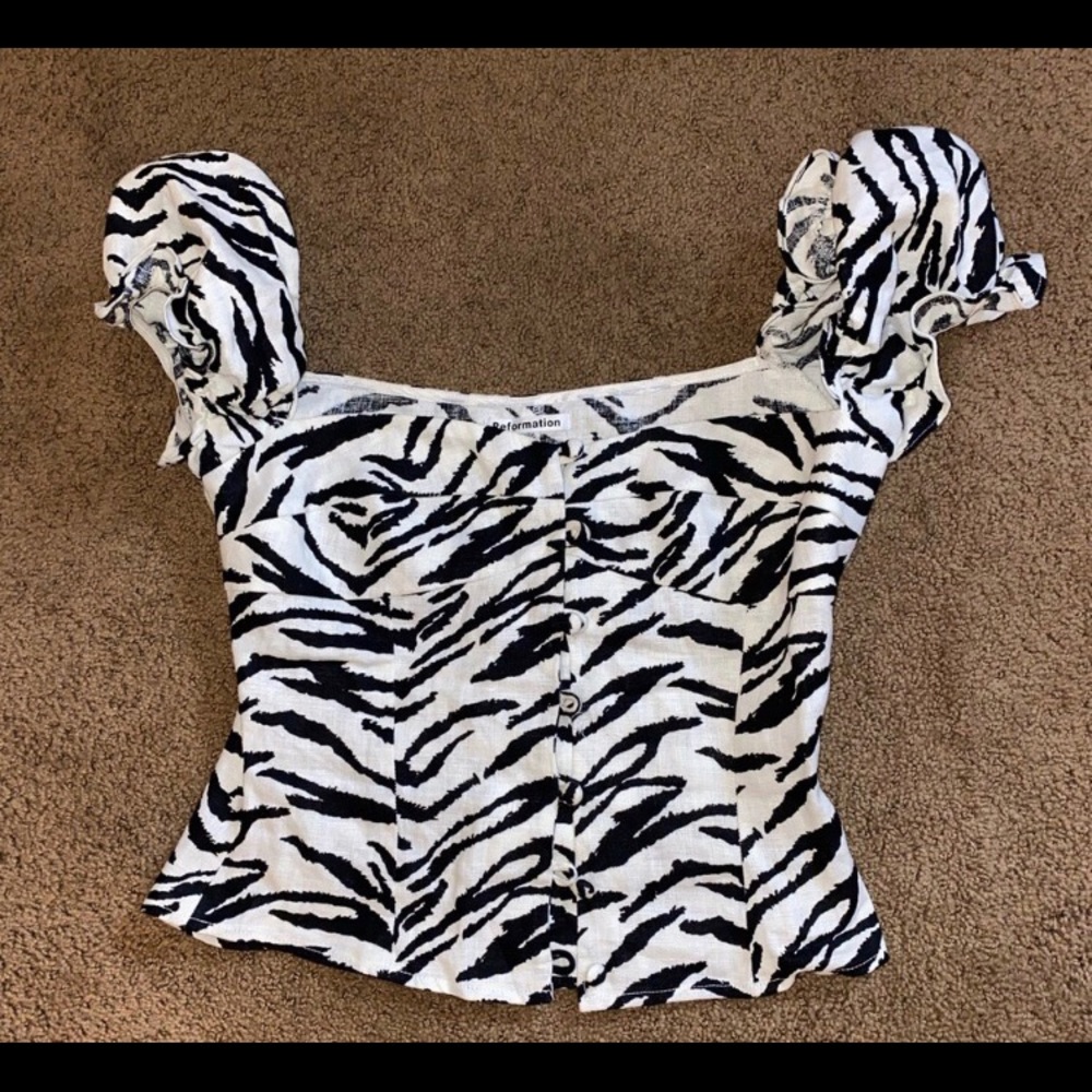 Reformation Zebra Puff Sleeve button top 💕